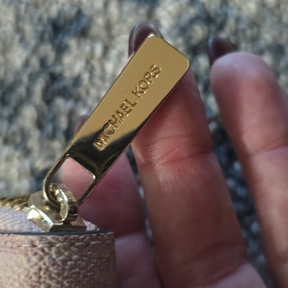 Michael Kors Logo Wallet - Picture 2 of 8